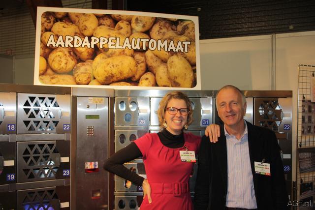 Equipe WDM avec le distributeur automatique de pommes de terre